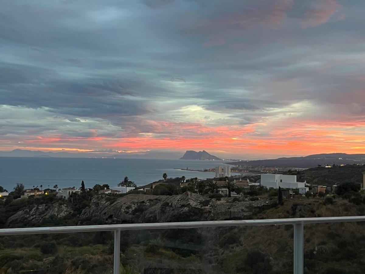 Penthouse With Stunning View And Rooftop Terrace Manilva Extérieur photo